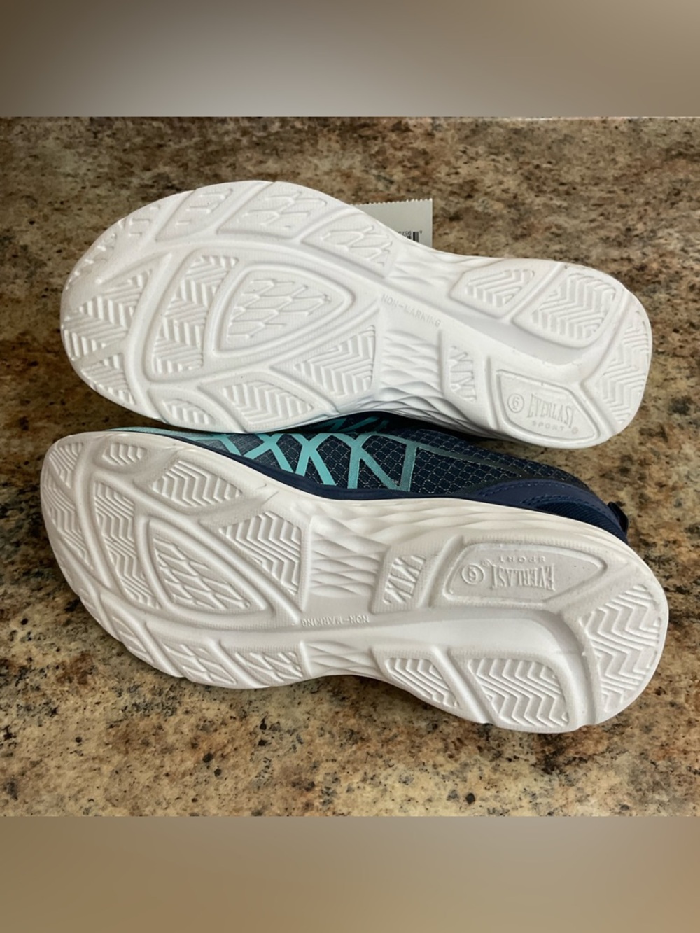 Everlast Sport Women’s Size 6 Sneakers
New without Box - Picture 6 of 6
